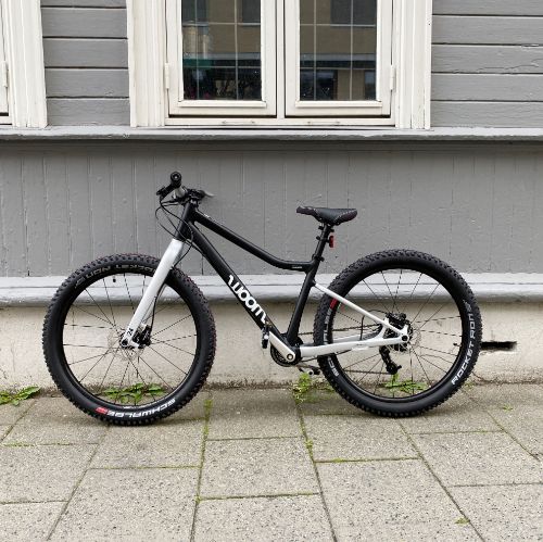 Bilde av OFF 5 24" Sort 7-11 år