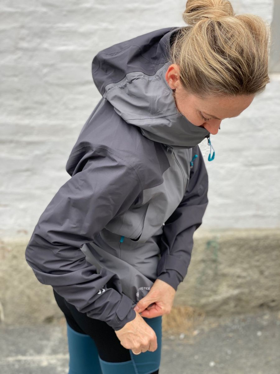 gråfarget, vanntett jakke til dame