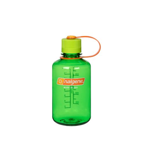 grønn drikkeflaske som rommer 5 desiliter drikke.