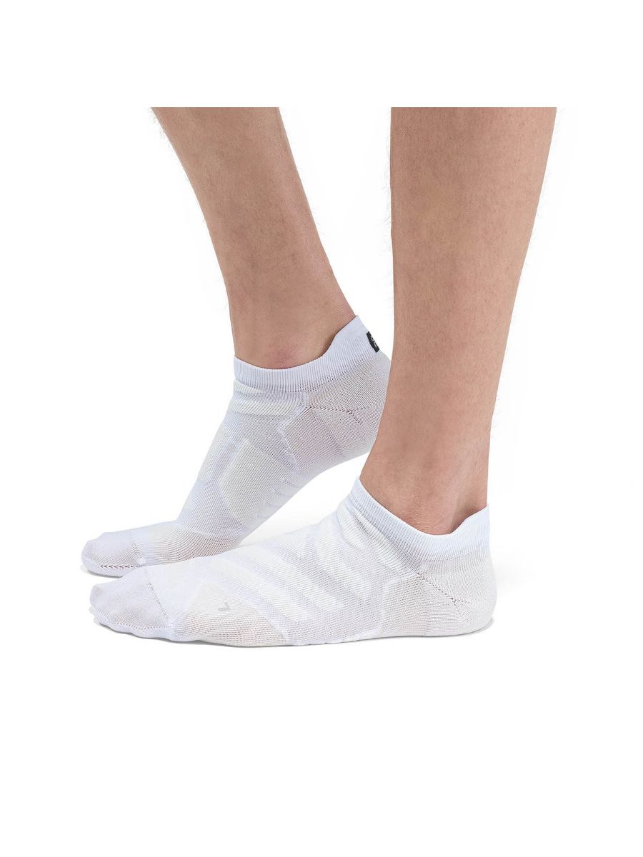 Sokker fra On Running til herre: Løpesokkene Performance Mid Sock M i fargen White Ivory