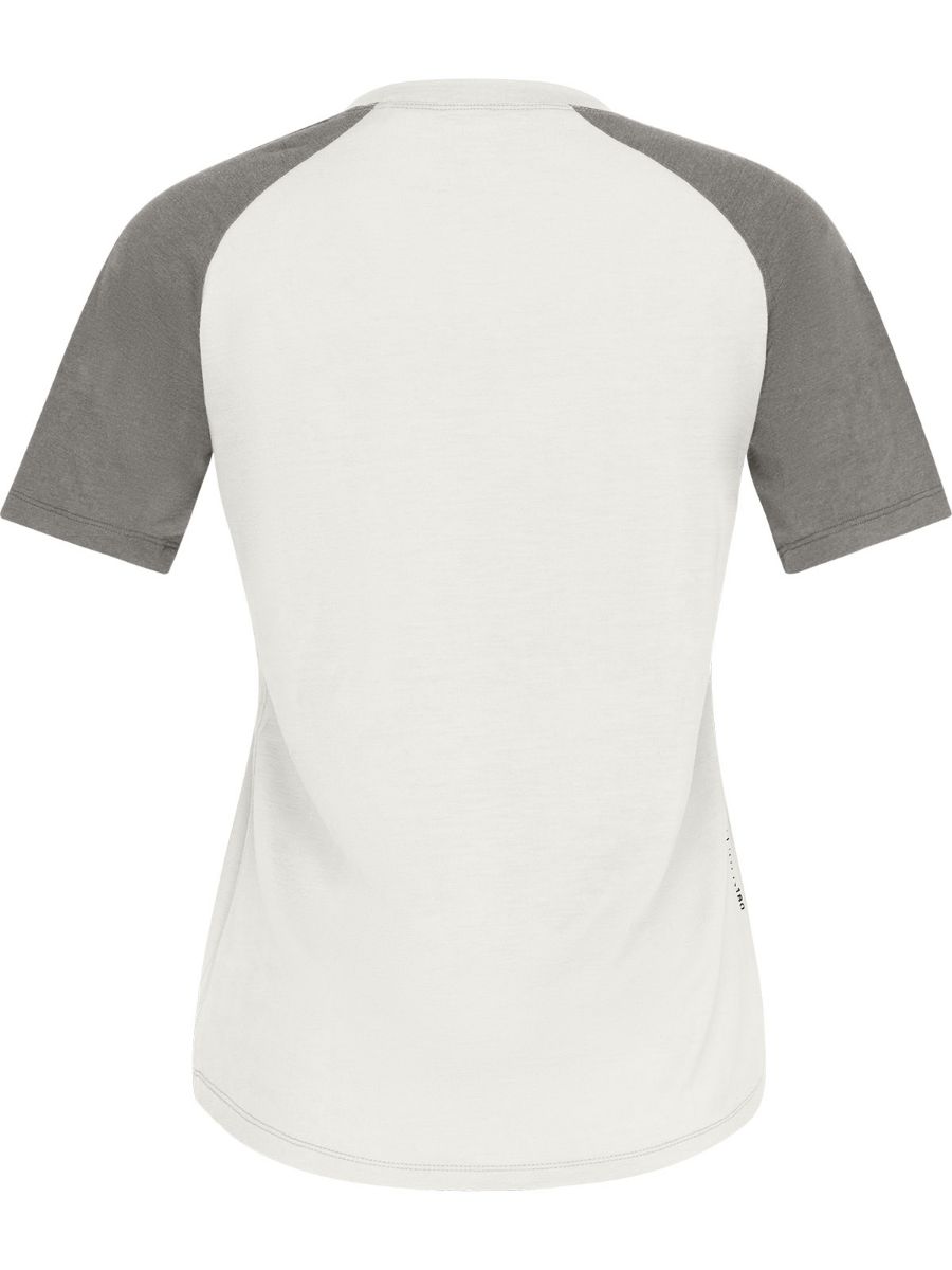 Ulltrøye fra Norrøna til dame: PureUll Zip Neck W's er en varm og komfortabel t-skjorte i ull fra Norrøna. 