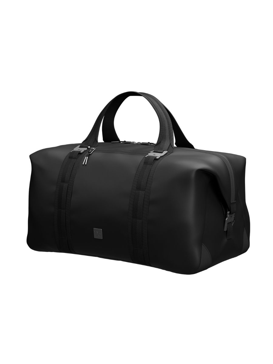 Essential Weekend Bag i fargen Black Out - Weekendbag fra Douchebag eller Db