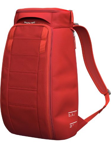Vis detaljer for Hugger Backpack 25 L | Falu Red Db Hugger Backpack 25 L Falu Red: Bestselger fra Db (Douchebag) nå i mindre størrelse