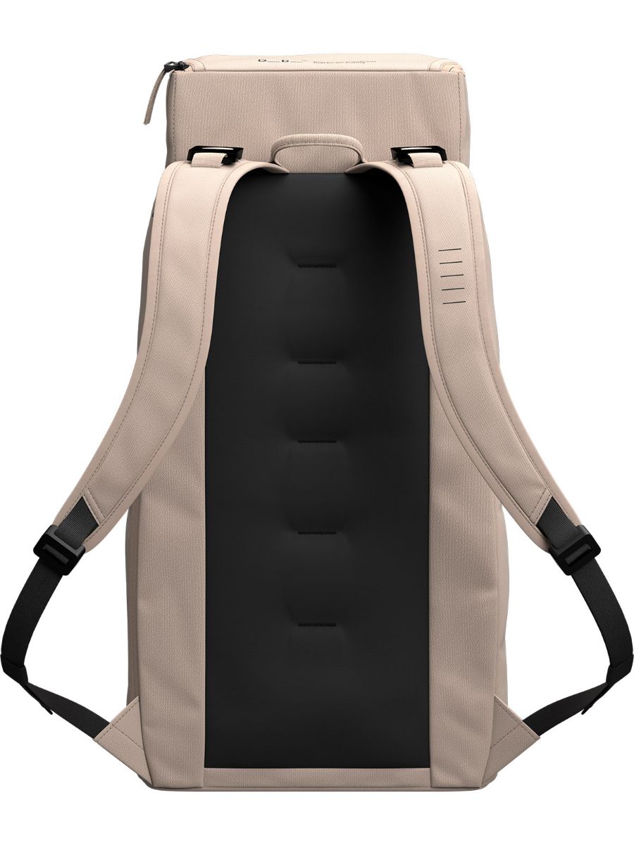 Db Hugger Backpack 30 L Fogbow Beige: Ryggsekk fra Db (douchebag) perfekt til jobb, skole og reise