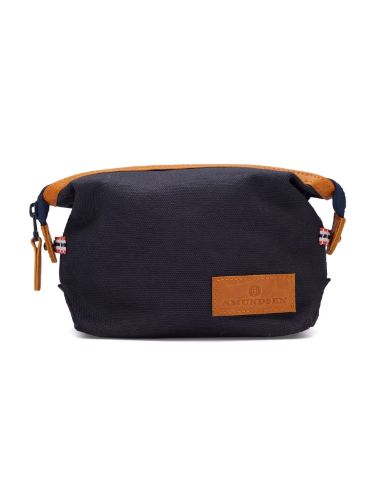 Amundsen Carry Bag i fargen Faded Navy. Toalettmappe fra Amundsen.