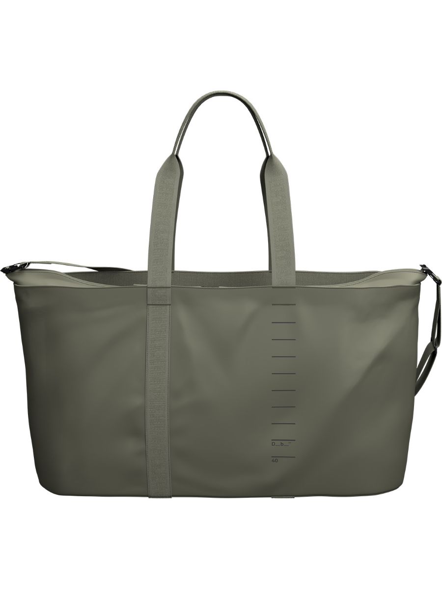 Db Essential Weekender Bag 40 L i fargen Moss Green. Veske/Bag fra Db