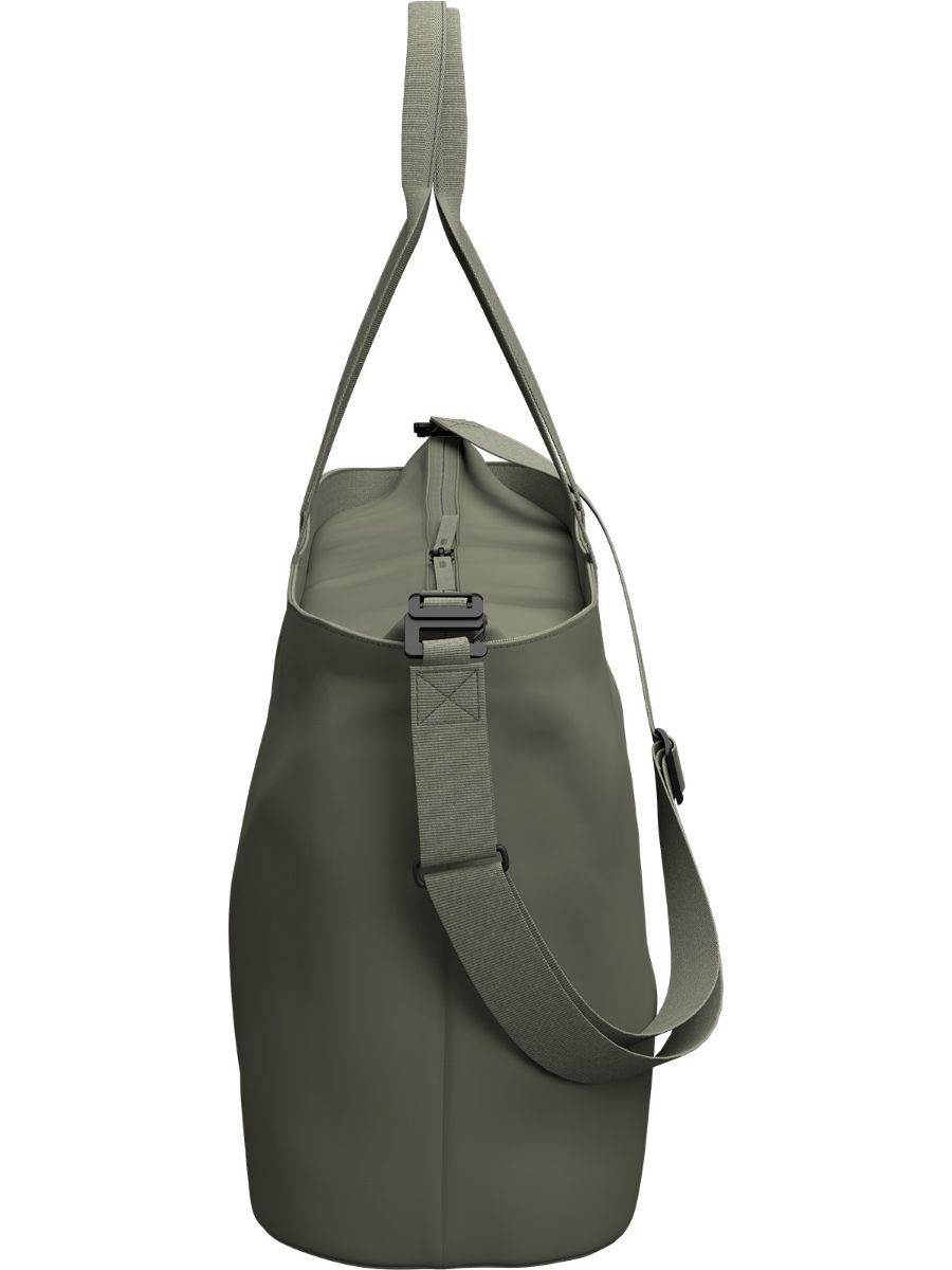 Db Essential Weekender Bag 40 L i fargen Moss Green. Veske/Bag fra Db