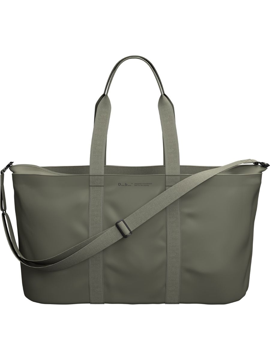 Db Essential Weekender Bag 40 L i fargen Moss Green. Veske/Bag fra Db