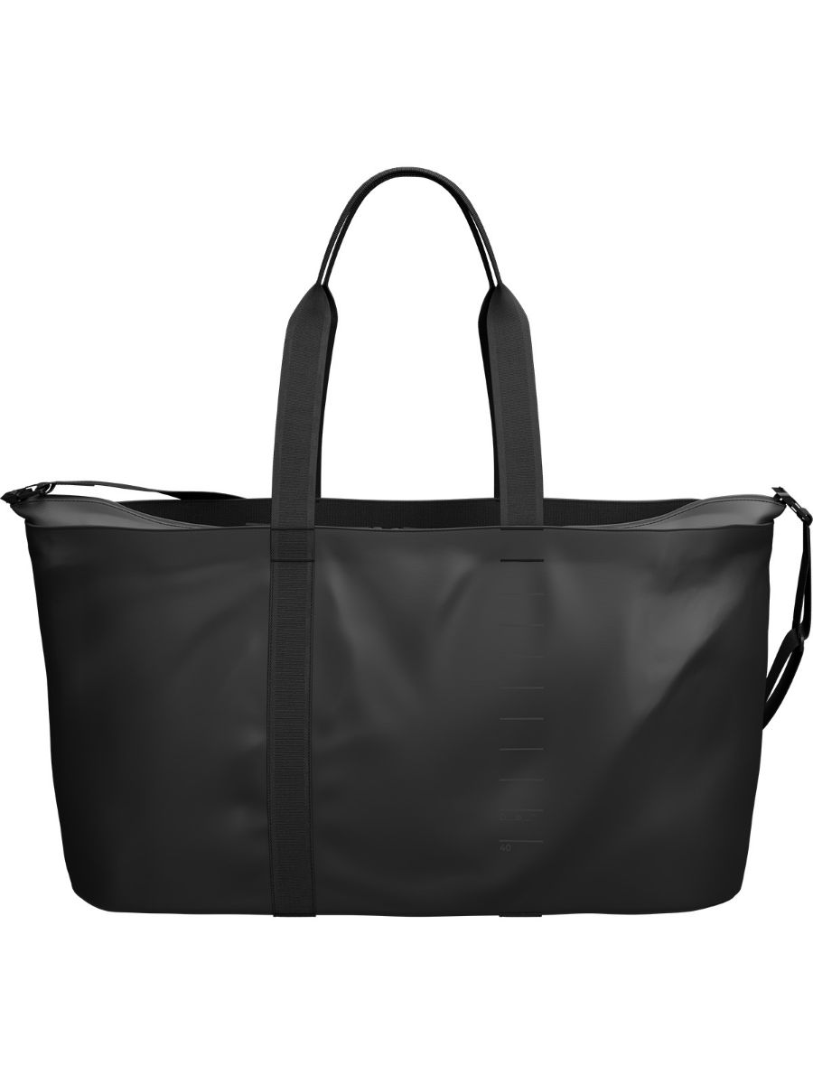 Db Essential Weekender Bag 40 L i fargen Black Out. Veske/Bag fra Db