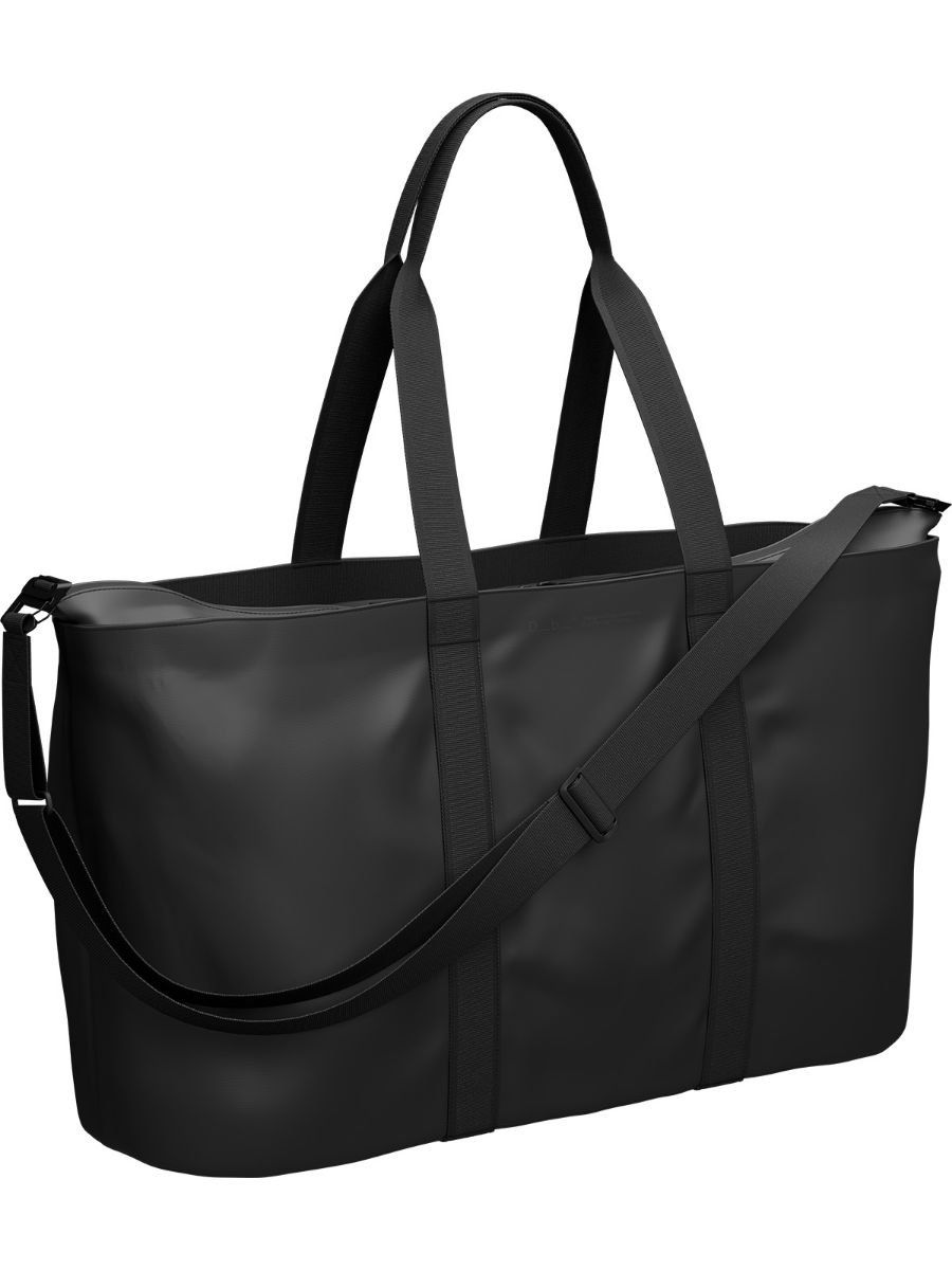 Db Essential Weekender Bag 40 L i fargen Black Out. Veske/Bag fra Db