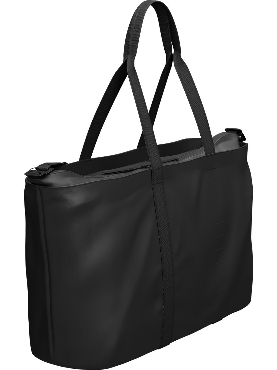 Db Essential Weekender Bag 40 L i fargen Black Out. Veske/Bag fra Db