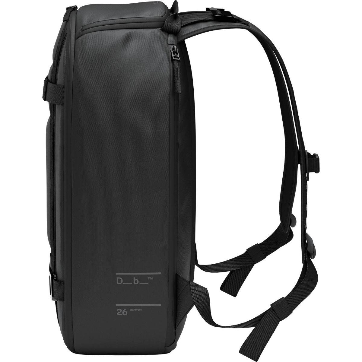 Db Ramverk Backpack 26L Black Out. Sekk fra Db med eget rom til laptop, drikkeflaskeholder og smarte lommer
