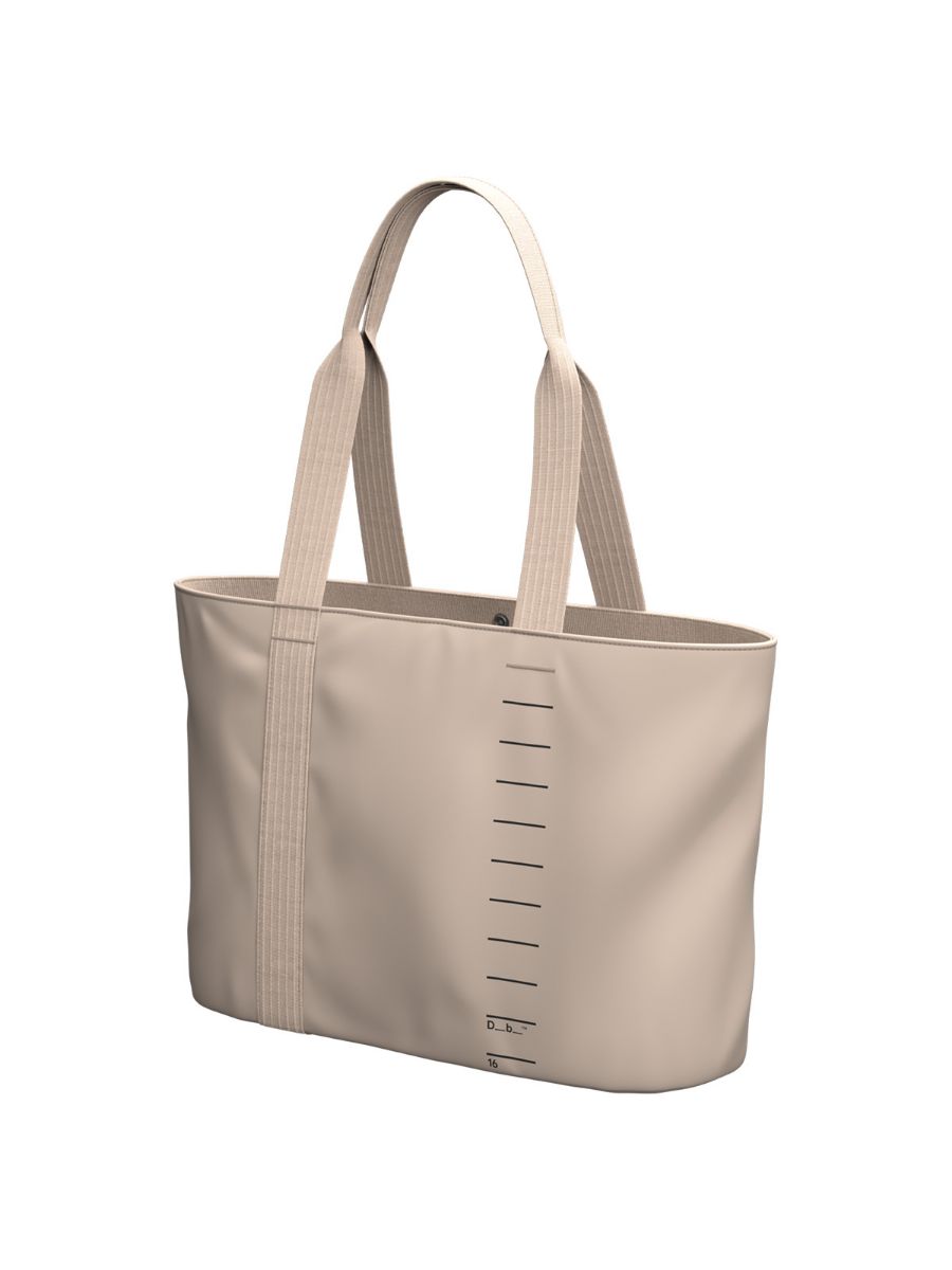 Db Essential Tote Bag 20 L i fargen Fogbow Beige. Veske/Bag fra Db