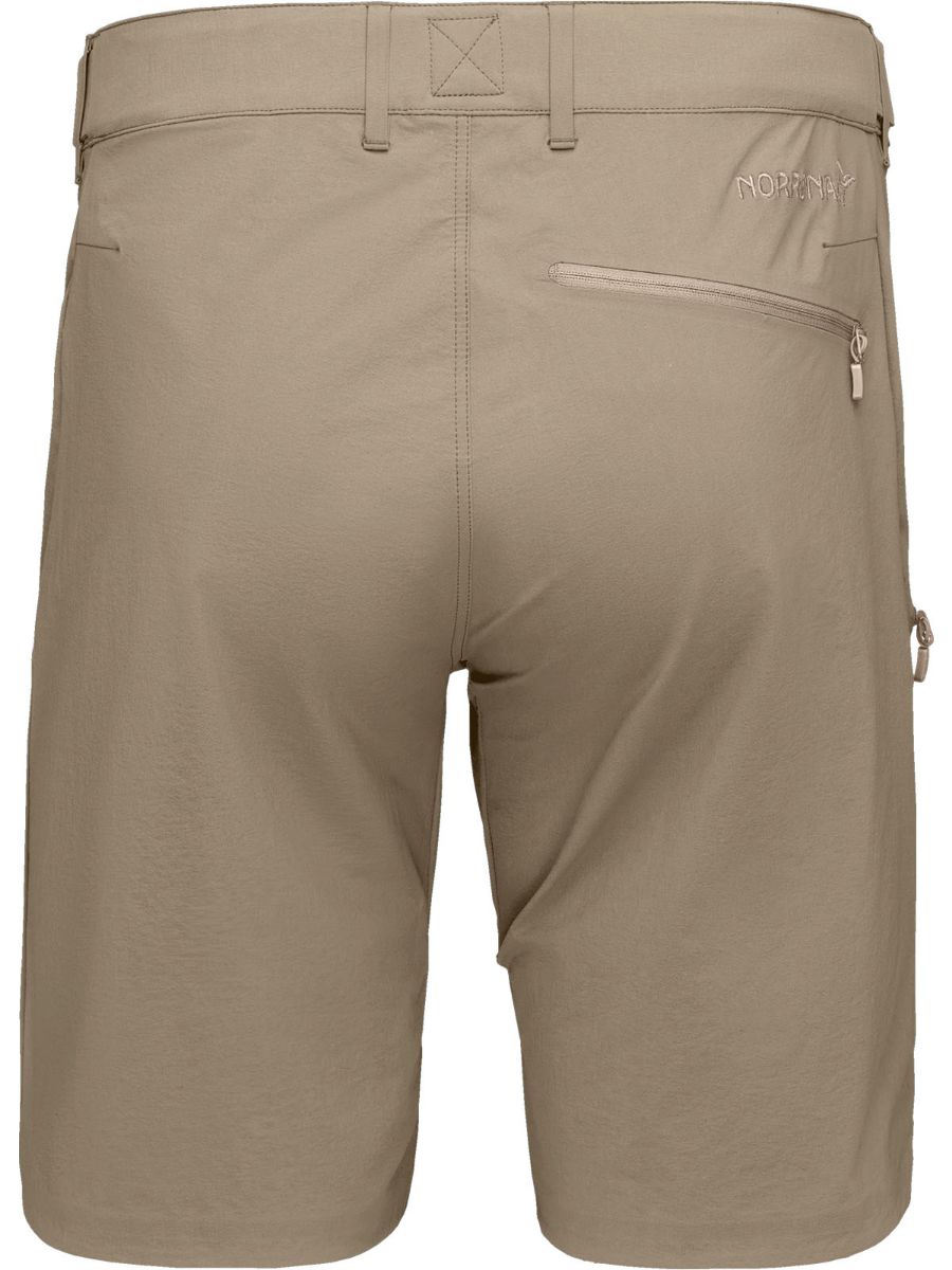 Allsidig shorts til herre fra Norrøna. Komfortabel, vindtett og vannavstøtende shorts som er perfekt på tur eller til andre utendørsaktiviteter.