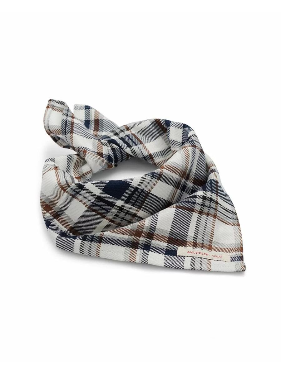 Amundsen Field Bandana i fargen Chequered Navy Tan