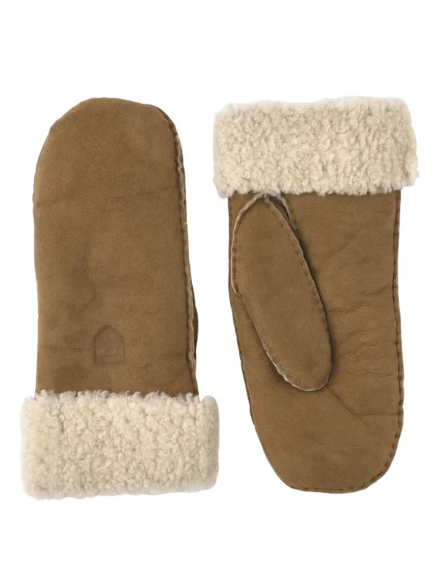 Sheepskin Mitt er en varm og god vintervott laget i lammeskinn med pels inni og semsket skinn på utsiden.