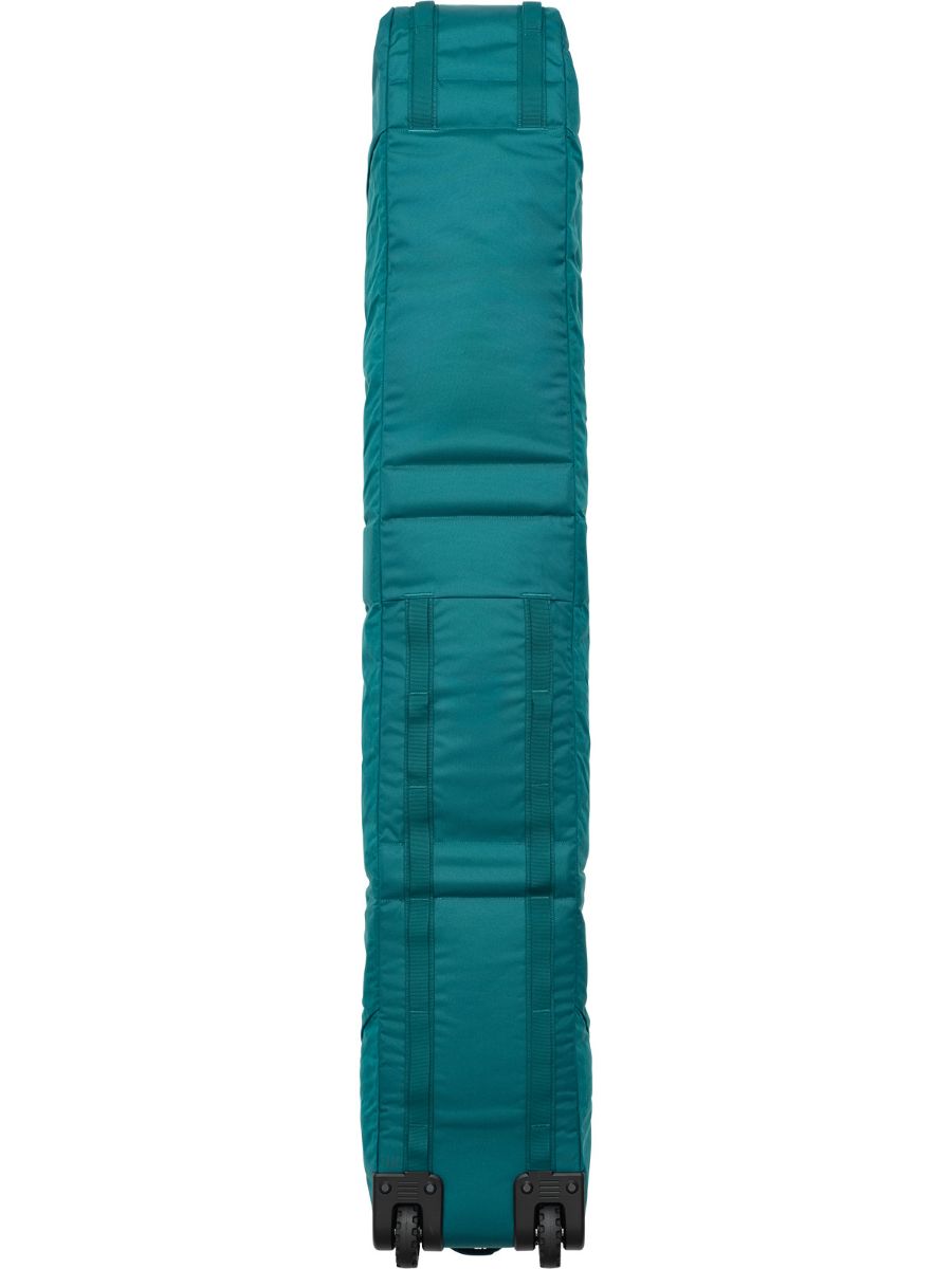 Sekk for oppbevaring av ski, som enkelt kan rulles sammen for lett transport. Snow Roller 70L fra Db i fargen Midnight Teal