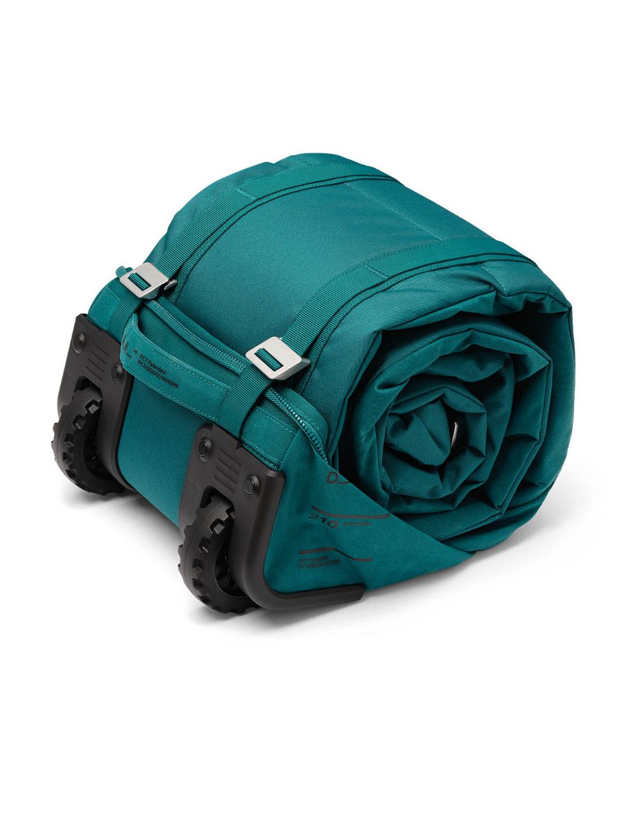 Sekk for oppbevaring av ski, som enkelt kan rulles sammen for lett transport. Snow Roller 70L fra Db i fargen Midnight Teal