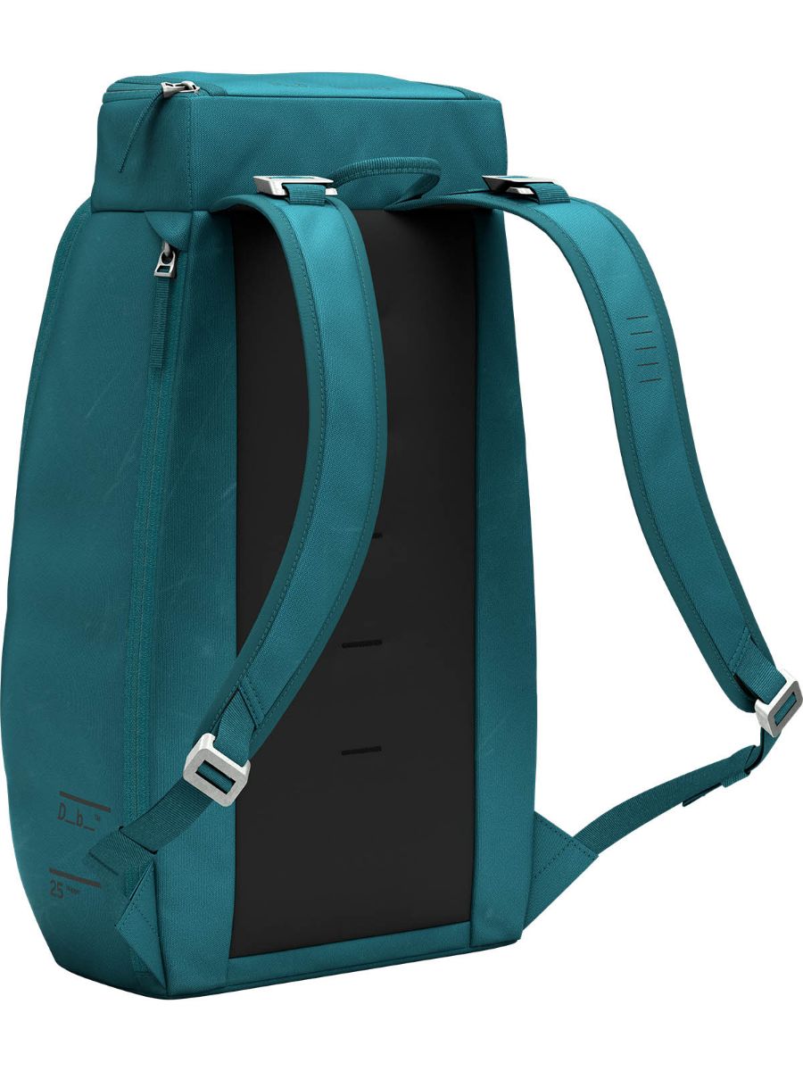 Hugger 25L fra Db i fargen Midnight Teal