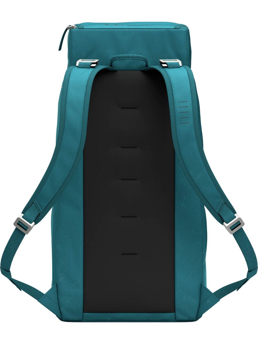 Hugger 30L fra Db i fargen Midnight Teal