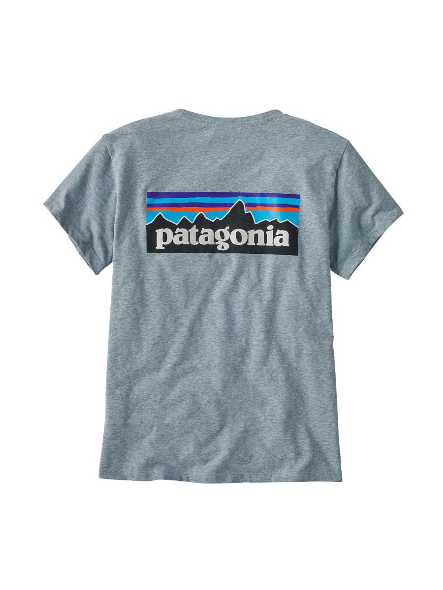 T-skjorte til dame i resirkulerte materialer med logo på ryggen fra Patagonia	