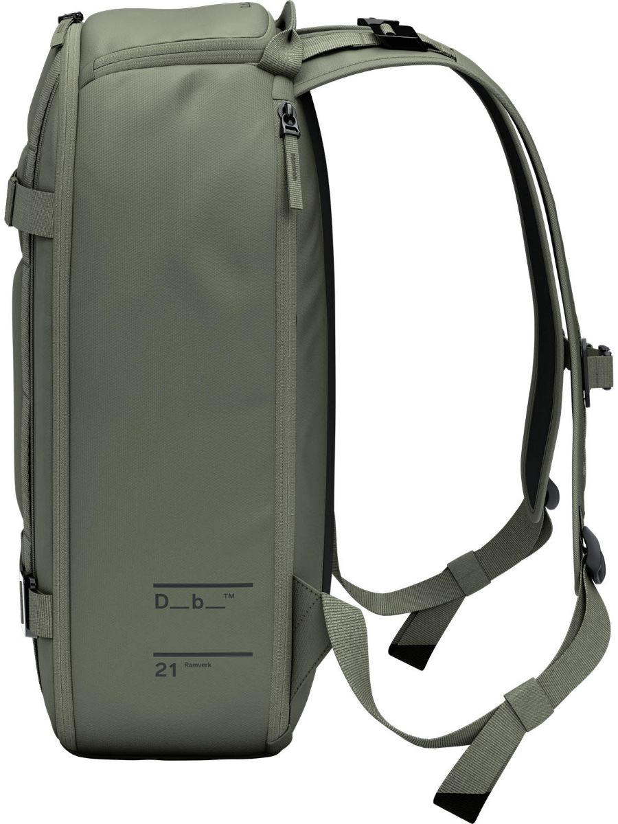 Ryggsekk fra Db som rommer 21L. Ramverk Backpack i fargen Moss Green