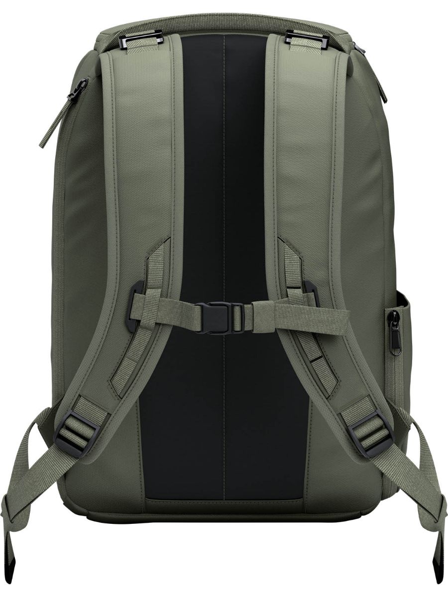 Ryggsekk fra Db som rommer 21L. Ramverk Backpack i fargen Moss Green