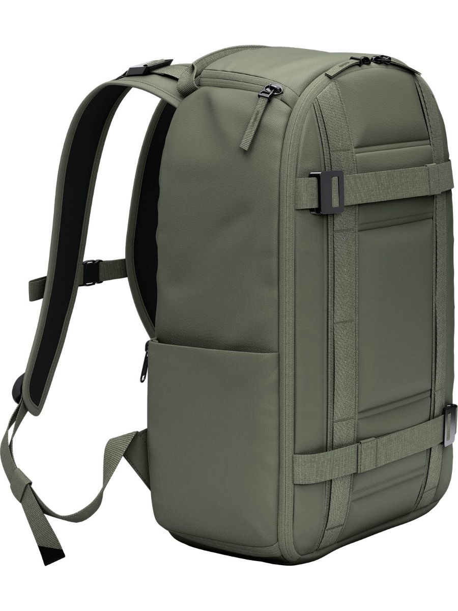 Ryggsekk fra Db som rommer 21L. Ramverk Backpack i fargen Moss Green