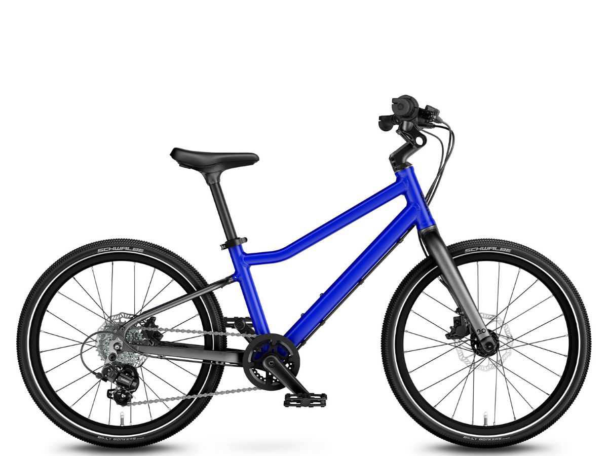 Woom Explore 4 har 7 gir, skivebremser og terrengdekk. Robust sykkel for barn 6–8 år (115–130 cm).	