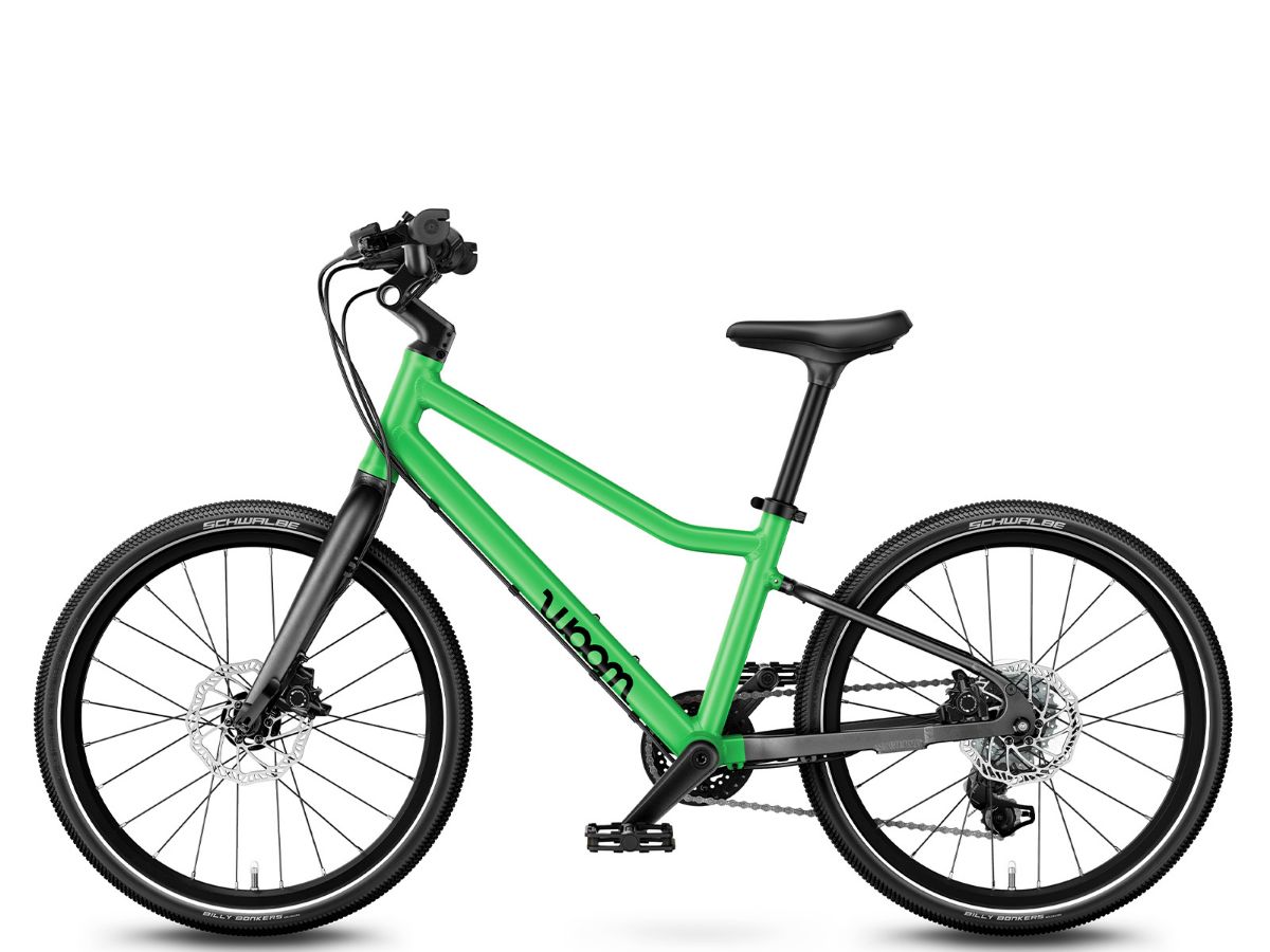 Woom Explore 4 har 7 gir, skivebremser og terrengdekk. Robust sykkel for barn 6–8 år (115–130 cm).	