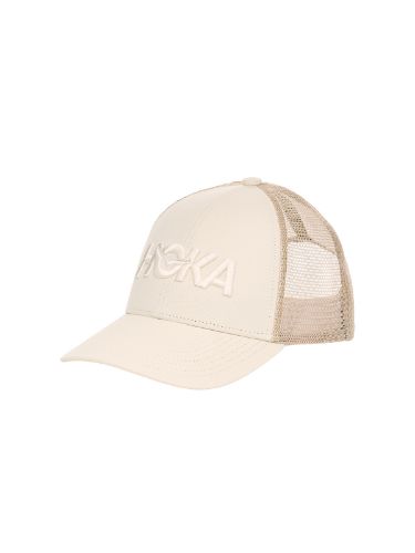 Klassisk trucker caps fra Hoka, med brodert logo i front og justerbar stropp bak