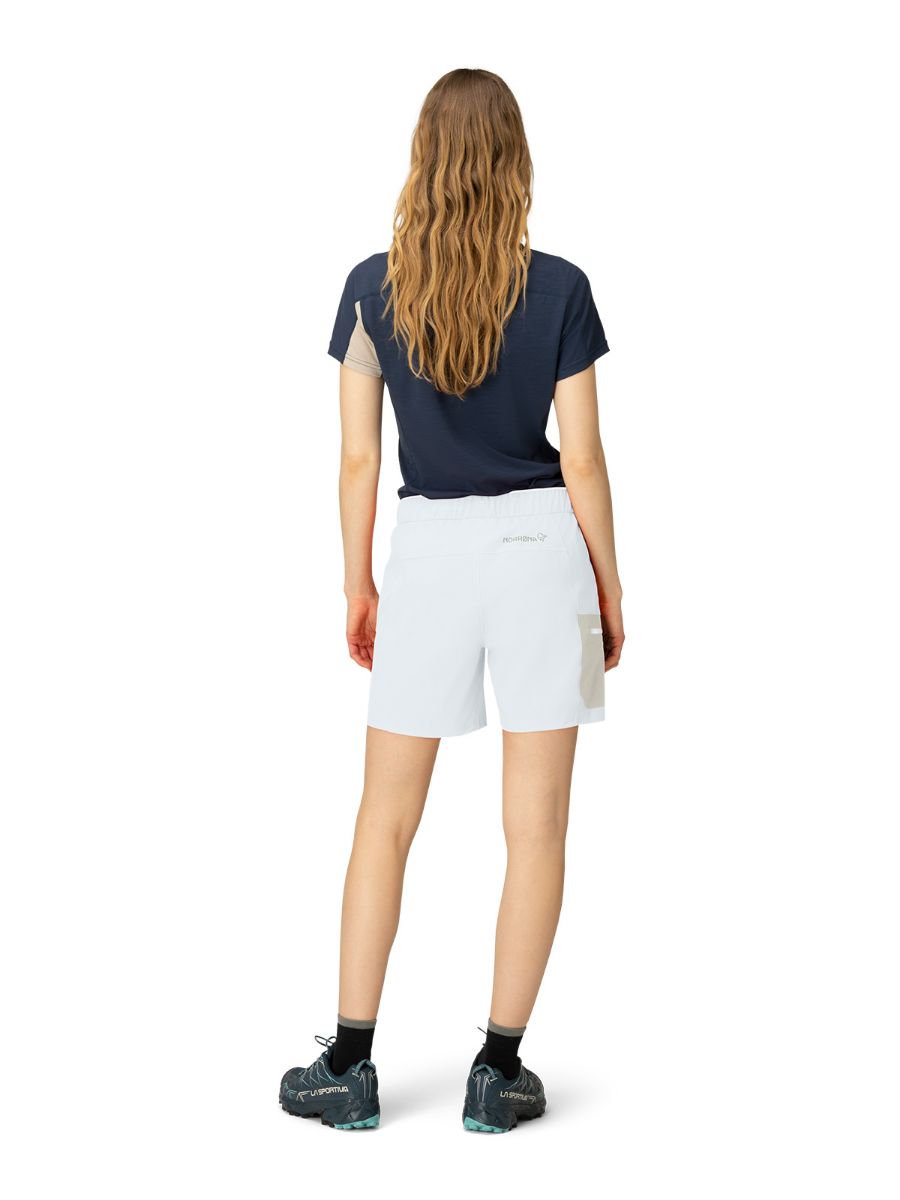 Lett og slitesterk turshorts til dame fra Norrøna i Snow White