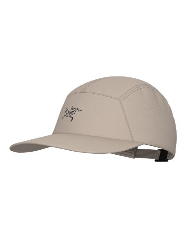 Caps fra Arc`Teryx med logo og justeringsmulighet bak 