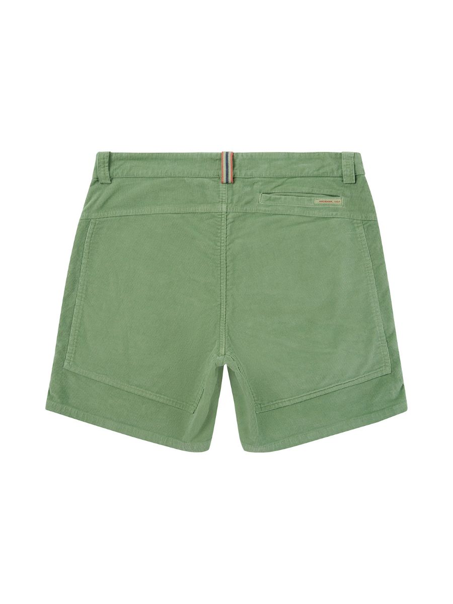 Lett og elastisk shorts til herre i kordfløyel fra Amundsen i Willow Green
