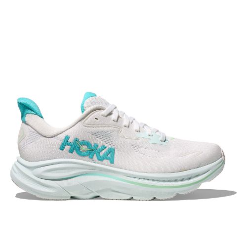 W Clifton 10 fra Hoka i fargen White / Cielo Blue. En storfavoritt av en allsidig sko perfekt til jobb og fritid eller trening