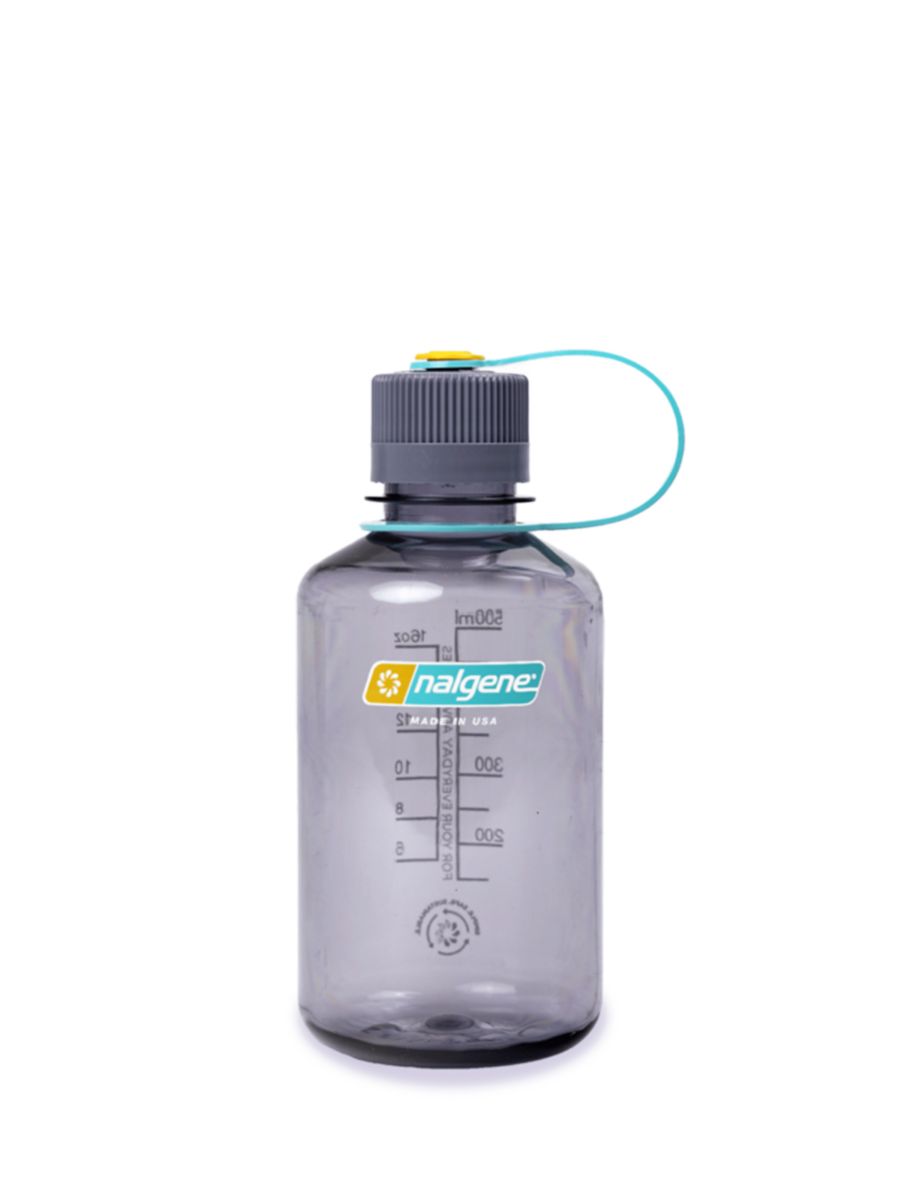 Drikkeflaske fra Nalgene i fargen Aubergine. Praktisk drikketut med kork