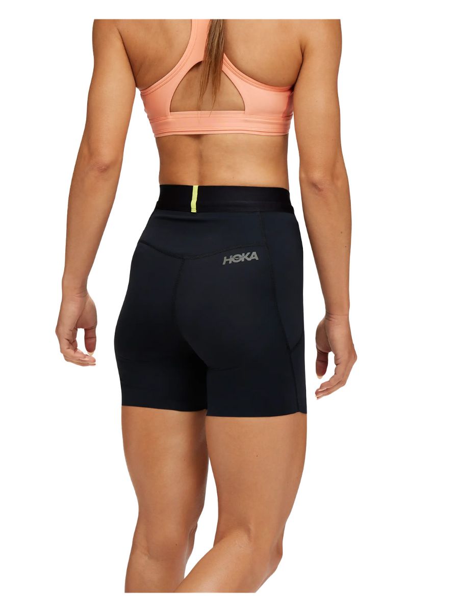 Lett trenings-shorts til dame fra Hoka, Novafly 6" Knit Short i fragen Black