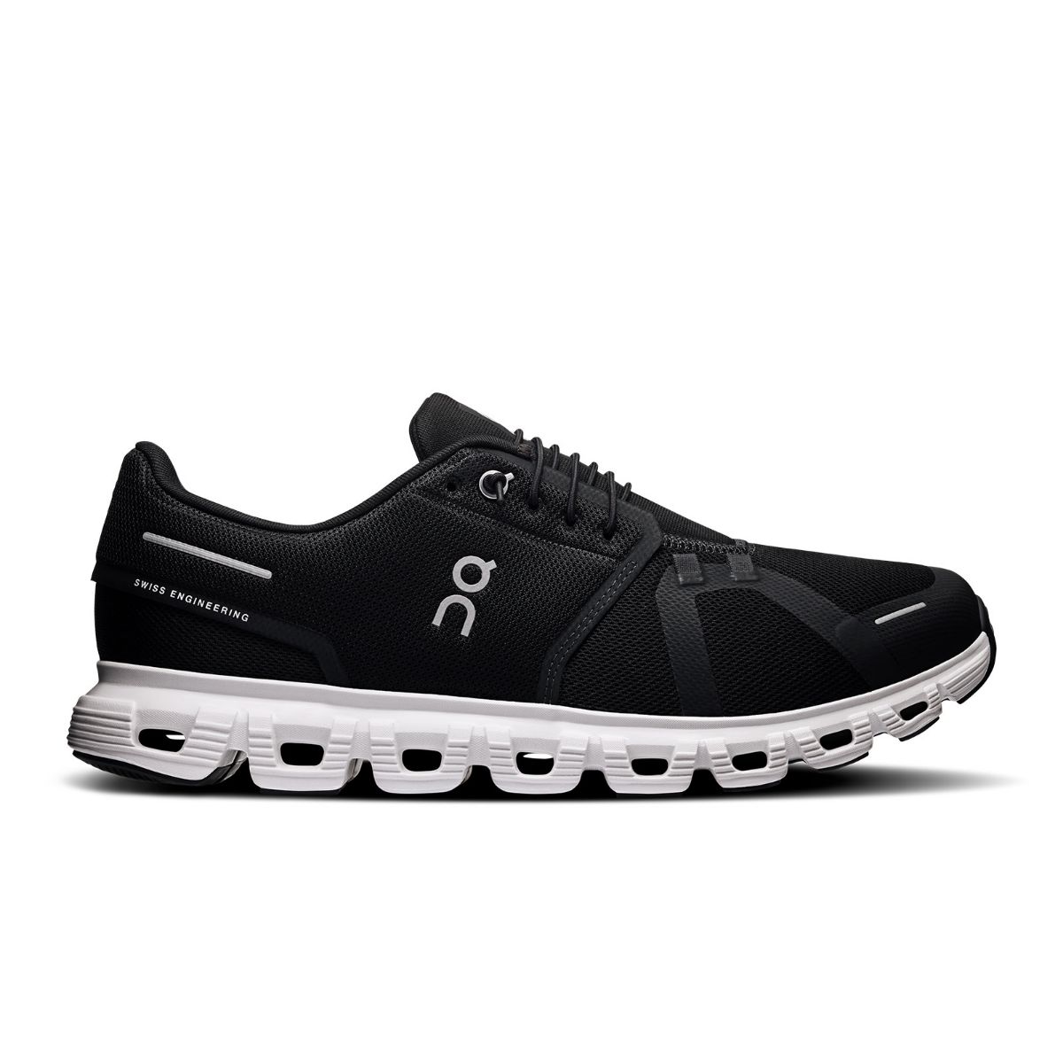 Lett og godt dempet sko fra On, Cloud 6 til herre i Black and White