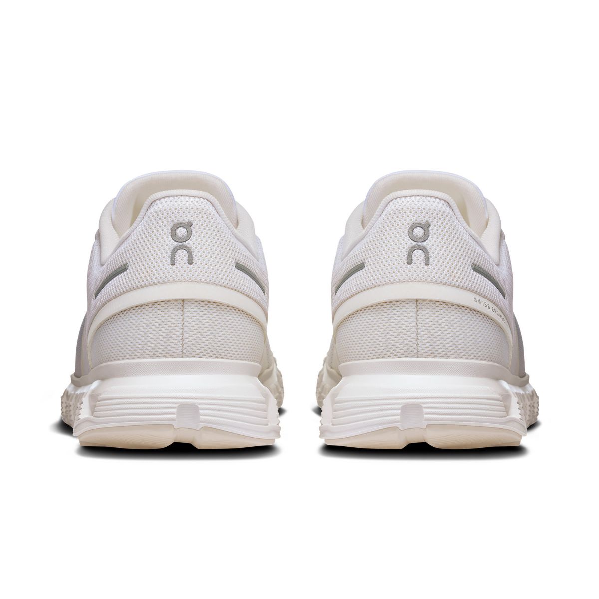 Lett og godt dempet sko fra On, Cloud 6 til dame i White and White