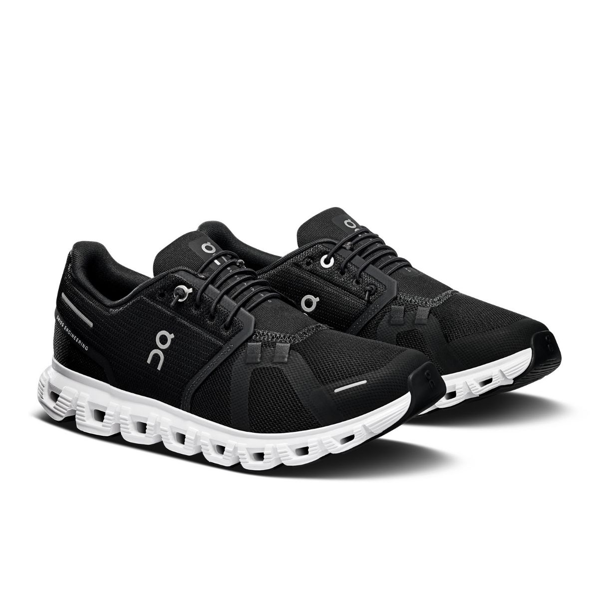 Lett og godt dempet sko fra On, Cloud 6 til dame i Black and White