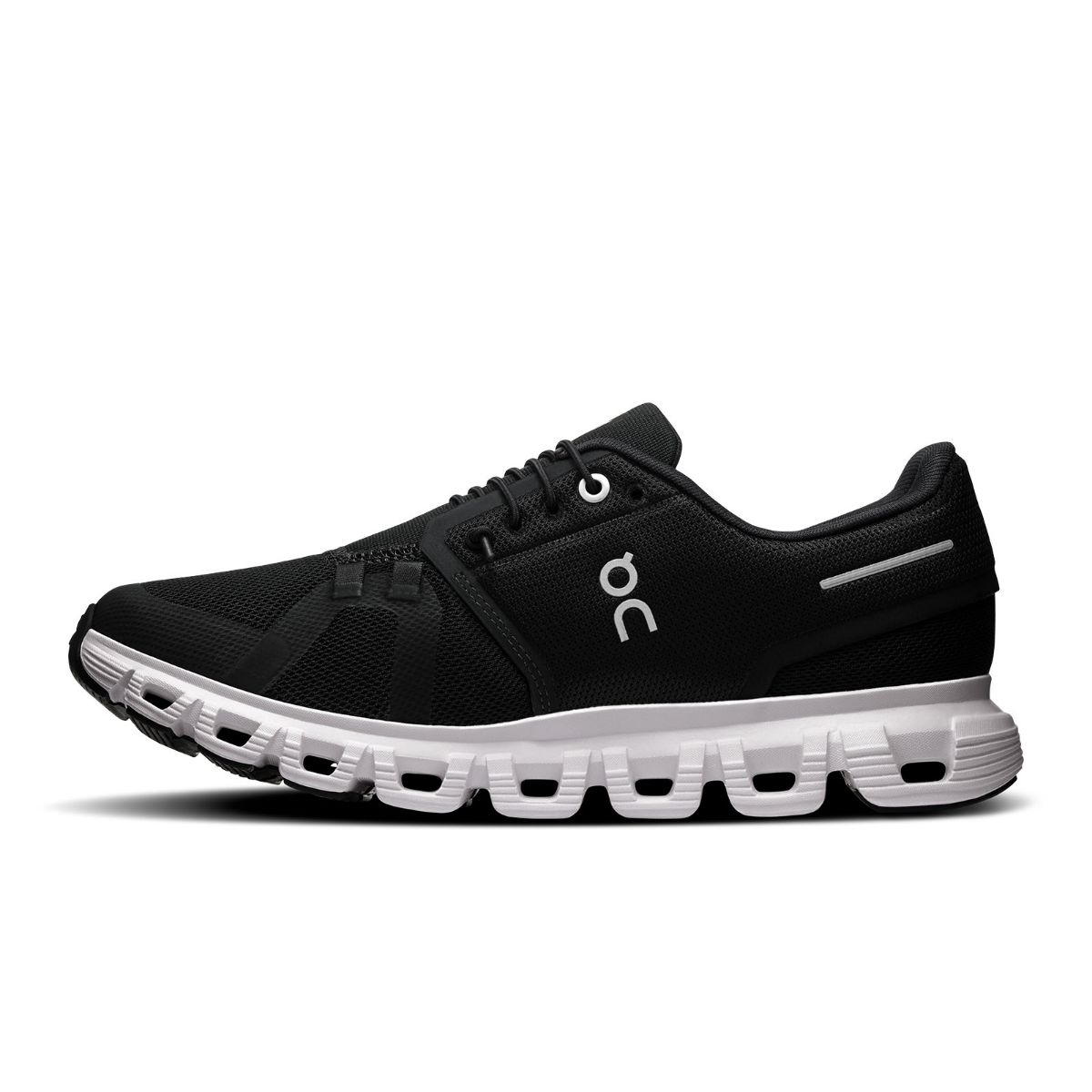 Lett og godt dempet sko fra On, Cloud 6 til dame i Black and White