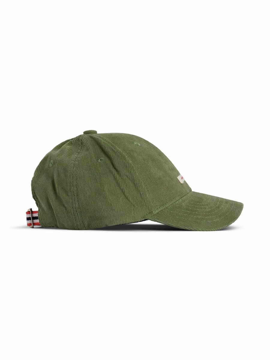 Caps i kordfløyel fra Amundsen i bomull med logo i front, fargen Olive Ash