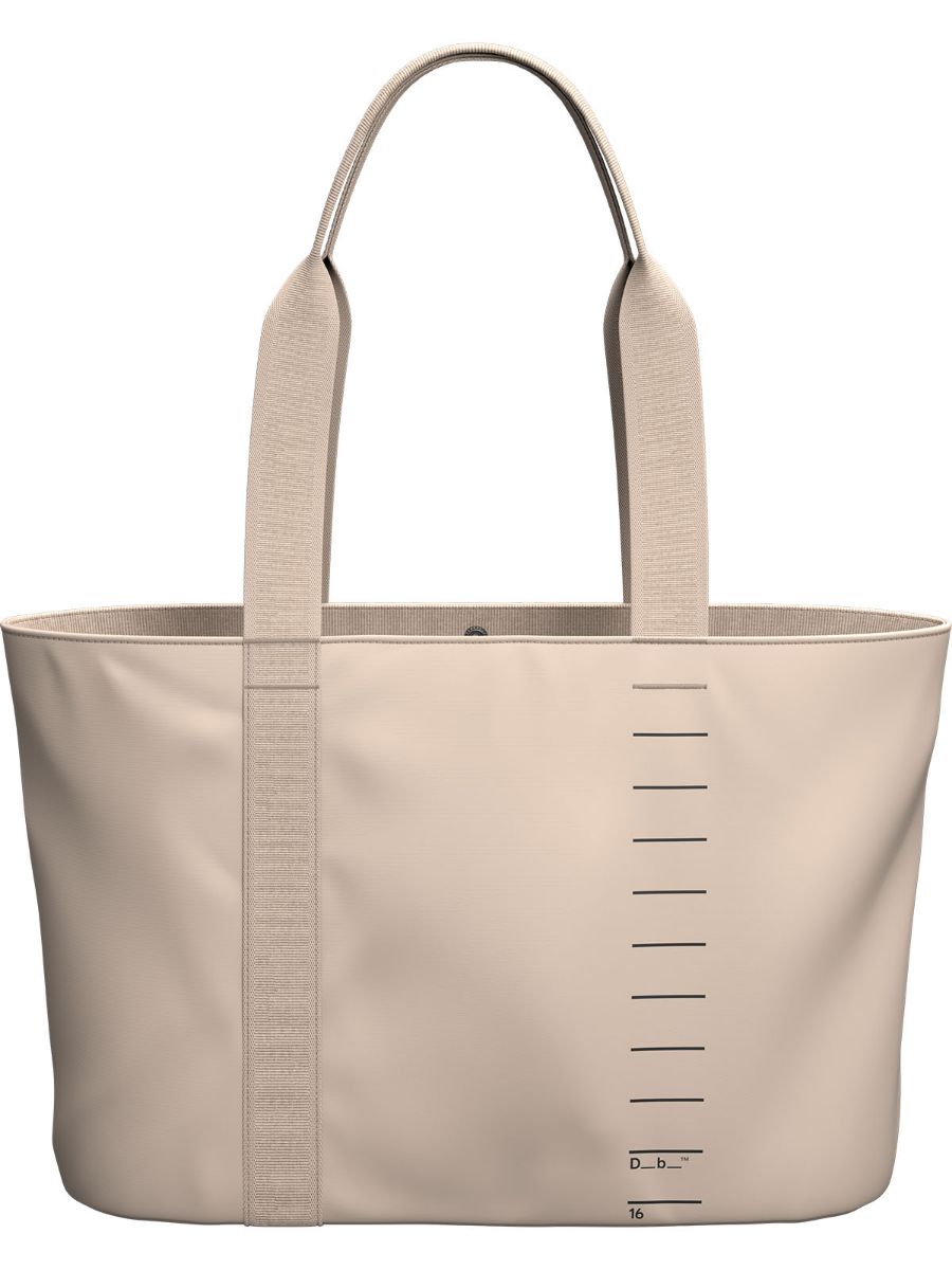 Tote bag fra Db i fargen Fogbow Beige som rommer 16L