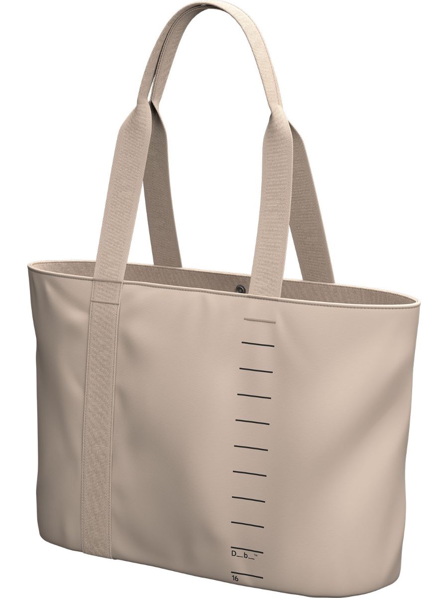 Tote bag fra Db i fargen Fogbow Beige som rommer 16L