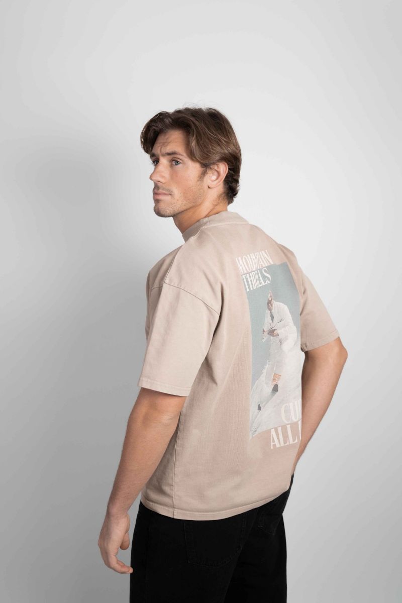 Pre Aprés Mountain Medic Oversized Heavy Tee i fargen Sandstone