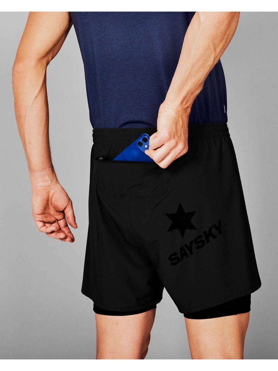 SaySky Svart treningsshorts til herre. 2 in 1 Pace Shorts 5" fra SaySky til herre