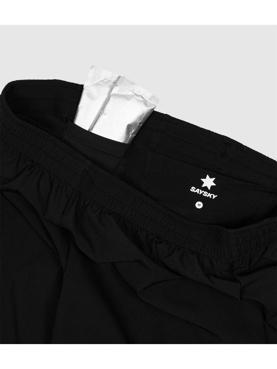 SaySky Svart treningsshorts til herre. 2 in 1 Pace Shorts 5" fra SaySky til herre