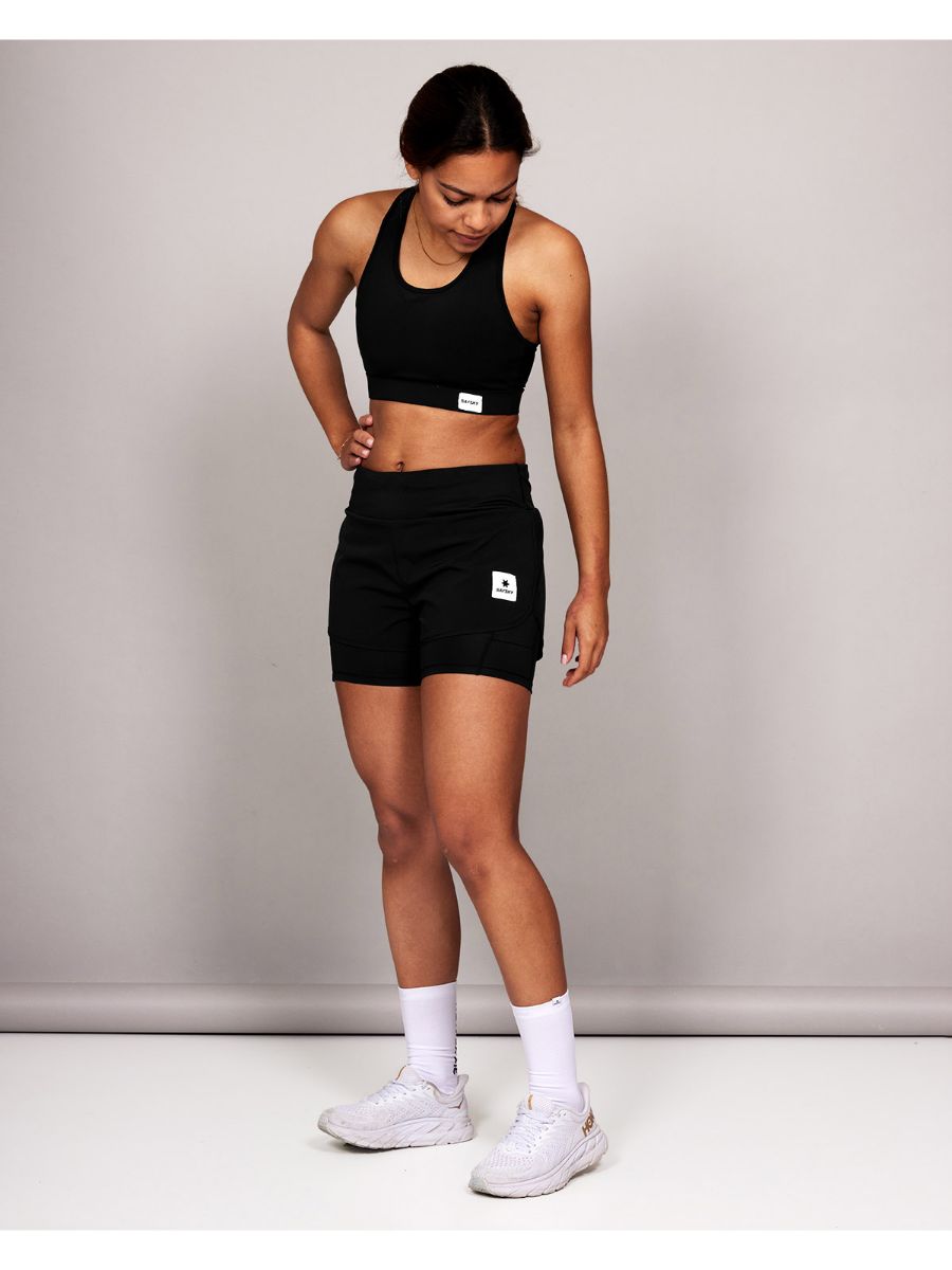 SaySky Svart treningsshorts til dame. W 2 in 1 Pace Shorts 3" fra SaySky til dame