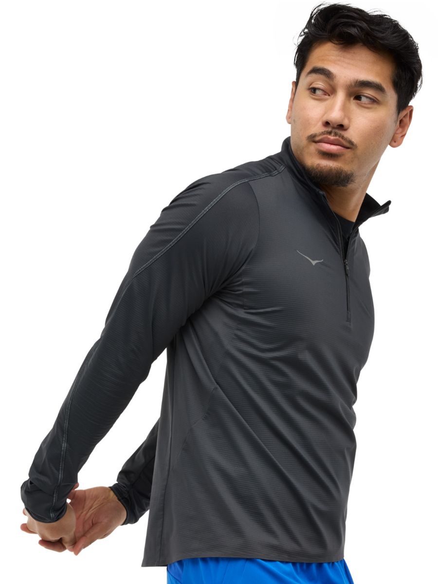 Treningsgenser til herre fra Hoka med quarter zip i farge Black