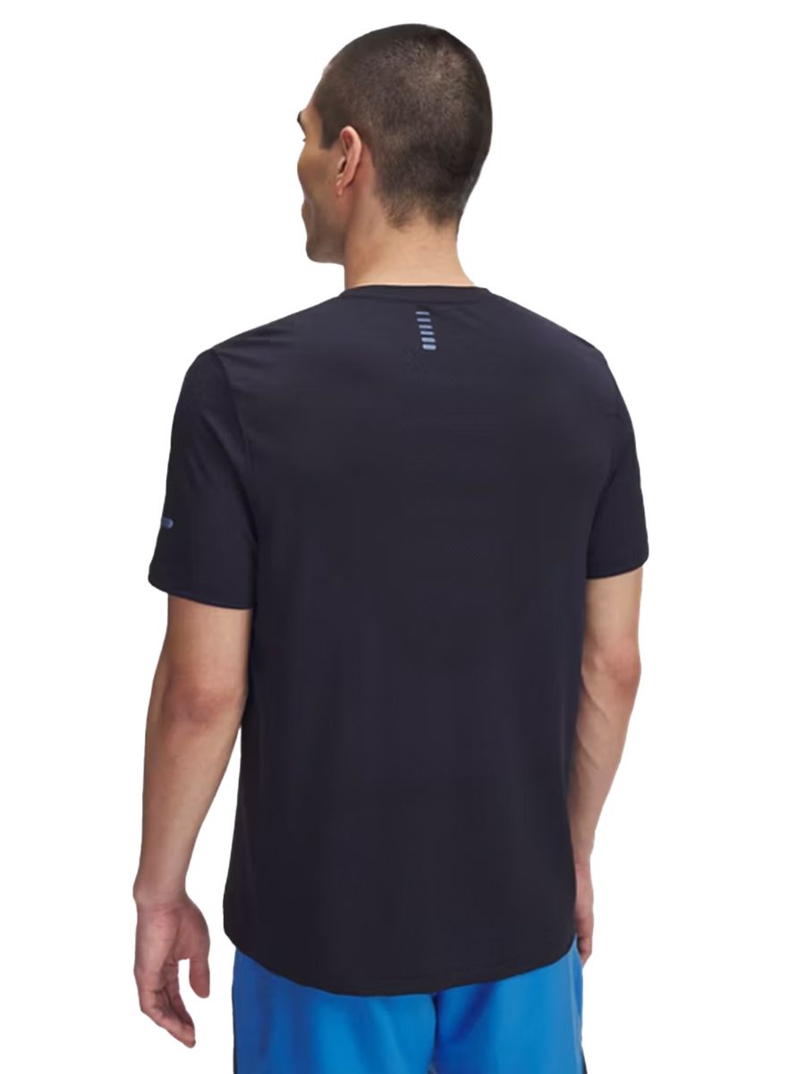 Klassisk og lett treningsoverdel til herre fra UnderArmour